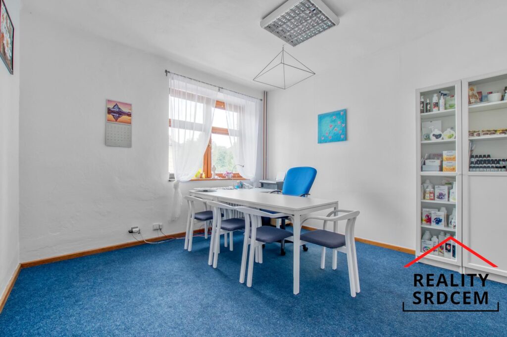 Pronájem světlé kanceláře s výbornou dostupností a parkováním, Stanislavského, Ostrava-Svinov