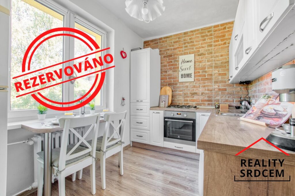 Prodej zařízeného bytu 1+3 s lodžií, v osobním vlastnictví, 68 m2, ul. V Aleji, Karviná