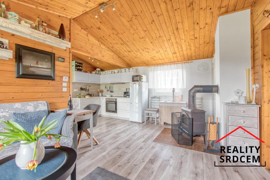 Prodej domu pro rodinnou rekreaci s č.e., 62 m2, pozemek 1165 m2,   Lučina