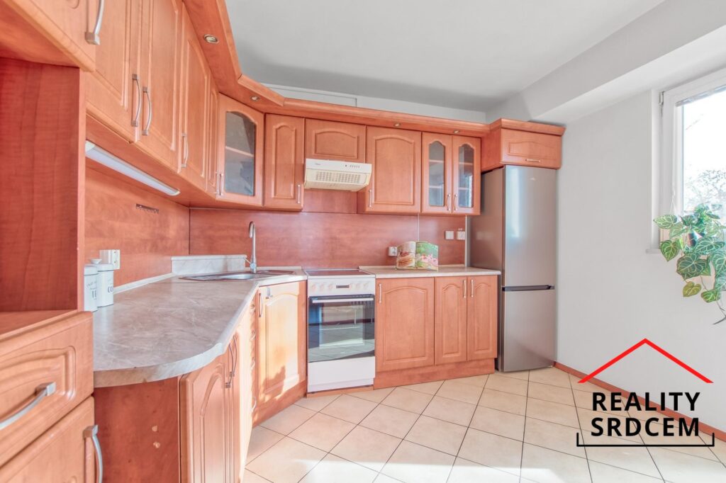 Pronájem bytu 2+1 s lodžií i balkonem, 60 m2, Žižkova, Karviná – Hranice