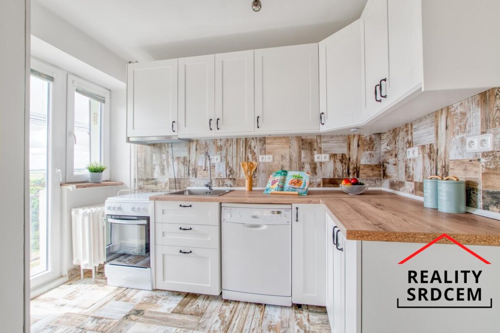 Prodej bytu 2+1 s balkonem, 44 m2, ul. Polská, Ostrava – Poruba